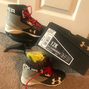 BOYS UNDER ARMOUR football cleats
